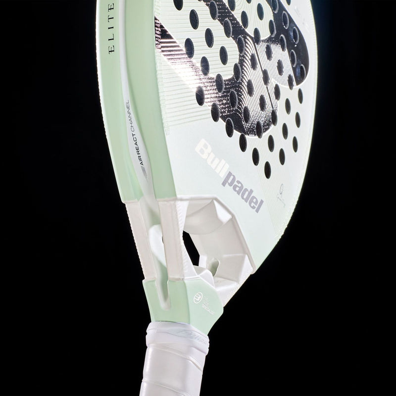 Load image into Gallery viewer, Bullpadel Elite 02 2027 padelracket - detailfoto 6
