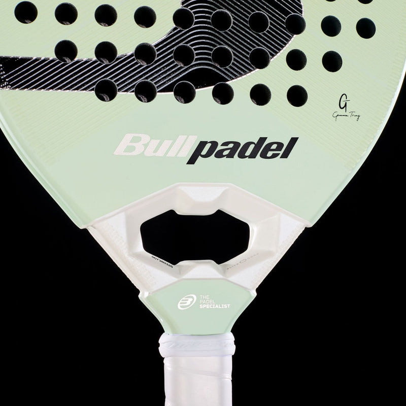 Load image into Gallery viewer, Bullpadel Elite 02 2027 padelracket - detailfoto 5
